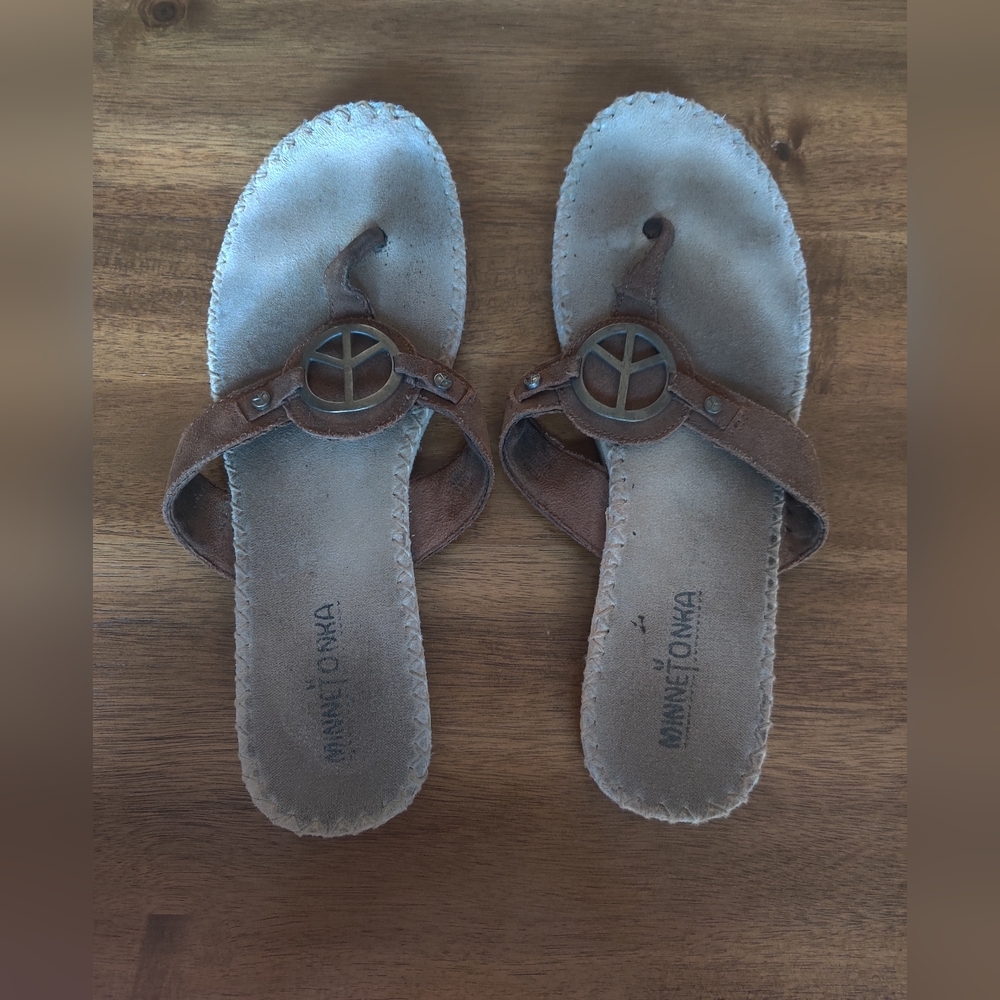 Minnetonka Women's Brown Sandals